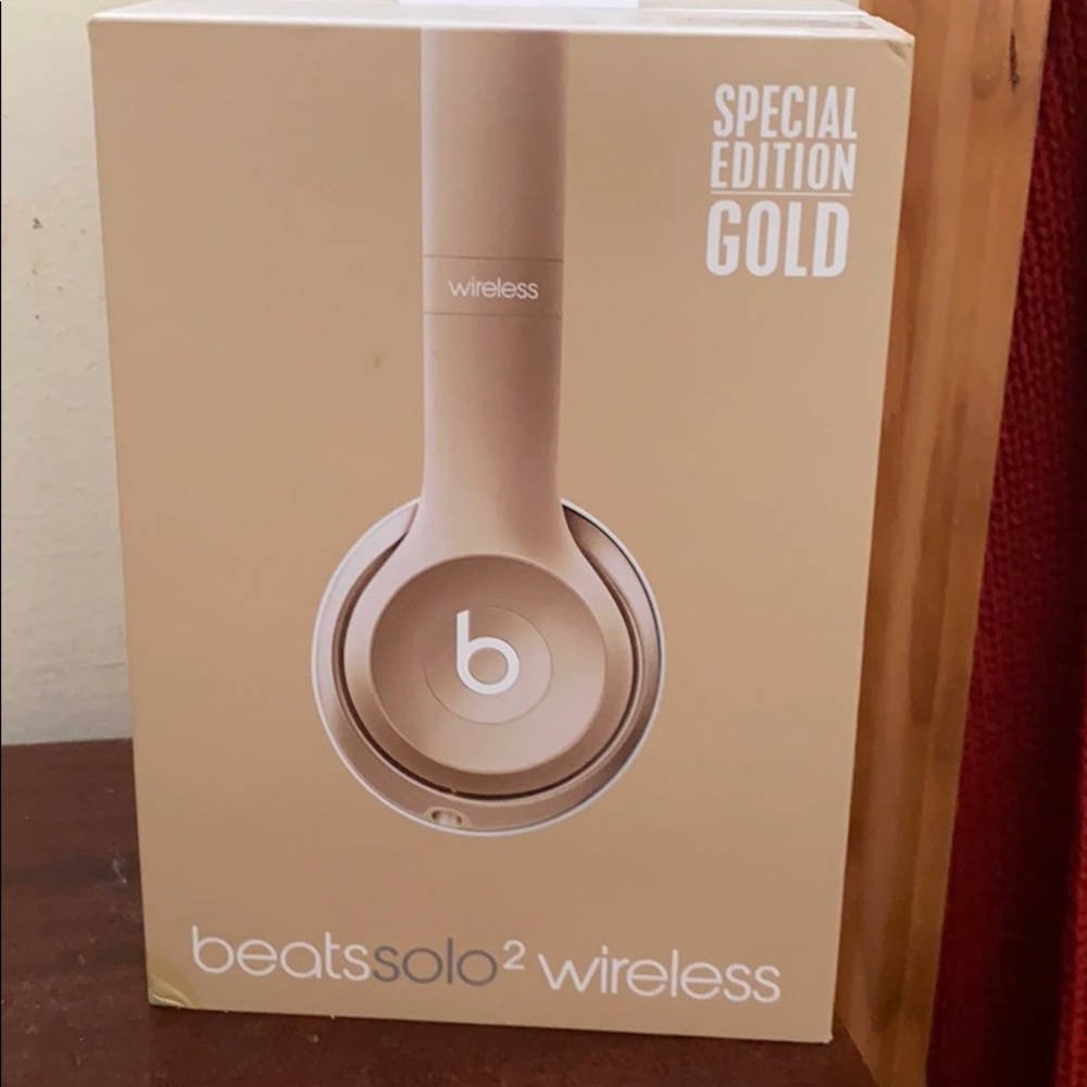 Beats wireless headphones